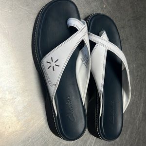 Ladies clark sandals, new condition